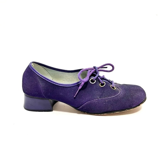 Sears Shoes - Vintage 1960s purple vegan suede mid lace up heeled oxfords
